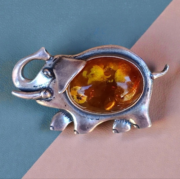 Vintage Jewelry - 🐘 Vintage Sterking Baltic Amber Brooch
